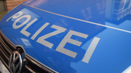 Polizeischriftzug auf Auto (Quelle: Pixabay.com)