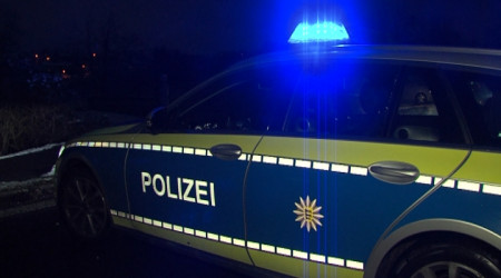 Polizeiauto mit Blaulicht (Quelle: BWeins)