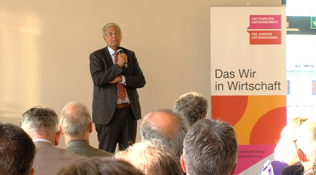 Wolfgang Bosbach bei der Jahresauptversammlung der Familien Unternehmer und Jungen Unternehmer (Quelle: BWeins)